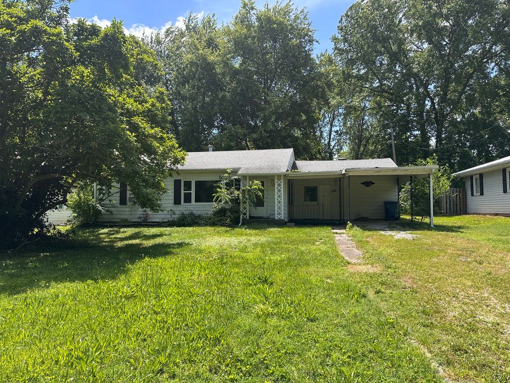 Image 1 of property listing at 433 Marteeny Street, Mt Vernon, IL 62864
