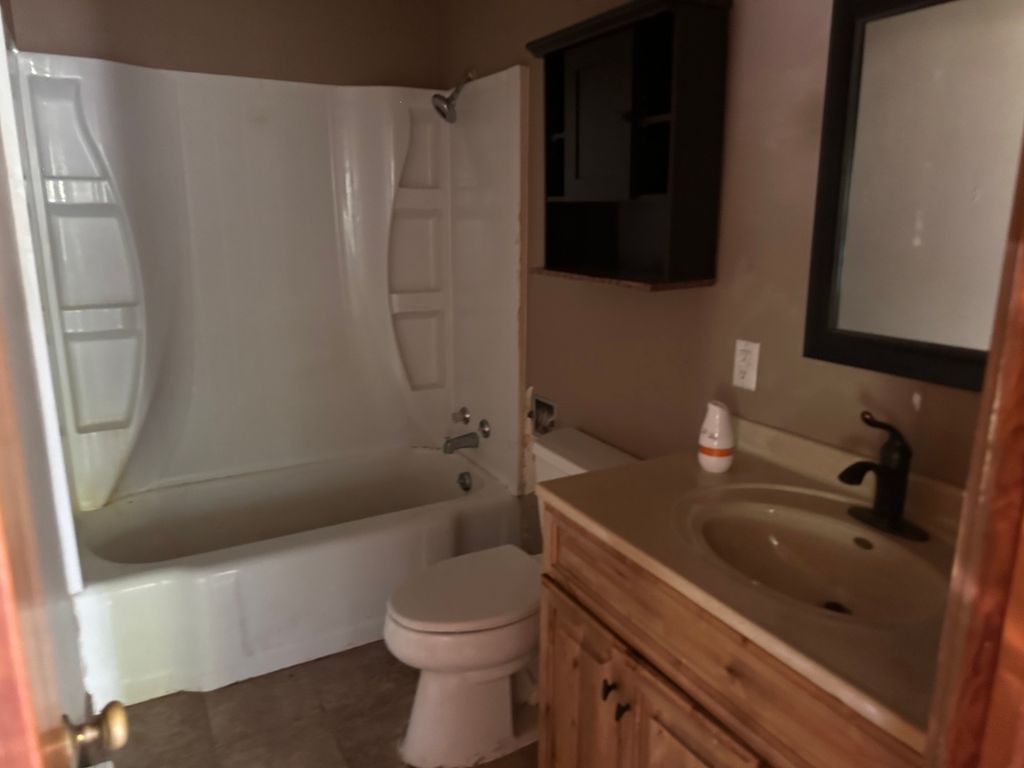 Image 11 of property listing at 433 Marteeny Street, Mt Vernon, IL 62864