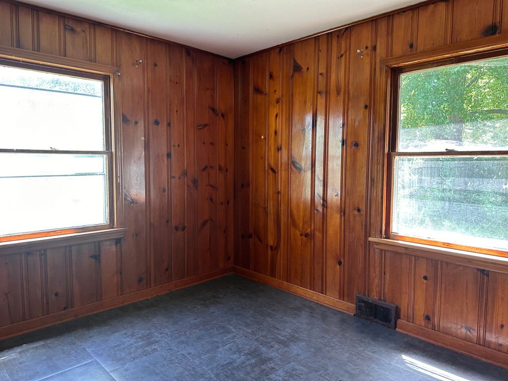 Image 12 of property listing at 433 Marteeny Street, Mt Vernon, IL 62864