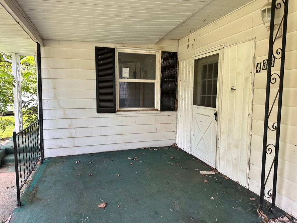 Image 6 of property listing at 433 Marteeny Street, Mt Vernon, IL 62864