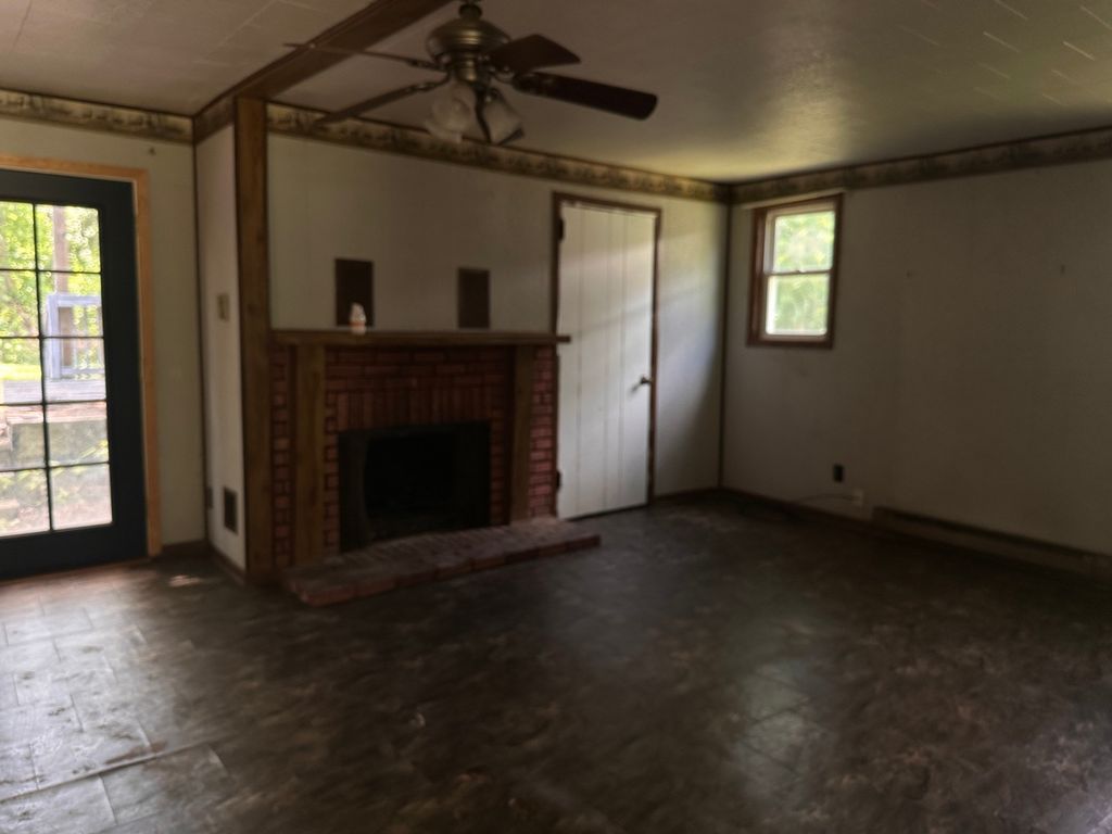 Image 9 of property listing at 433 Marteeny Street, Mt Vernon, IL 62864