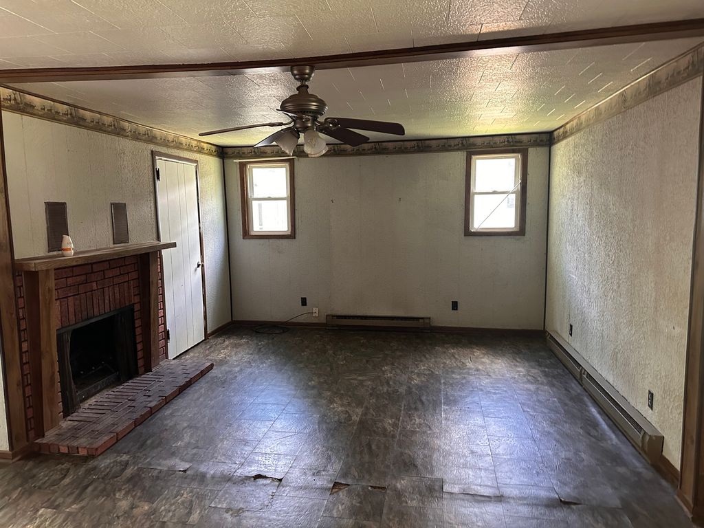 Image 10 of property listing at 433 Marteeny Street, Mt Vernon, IL 62864