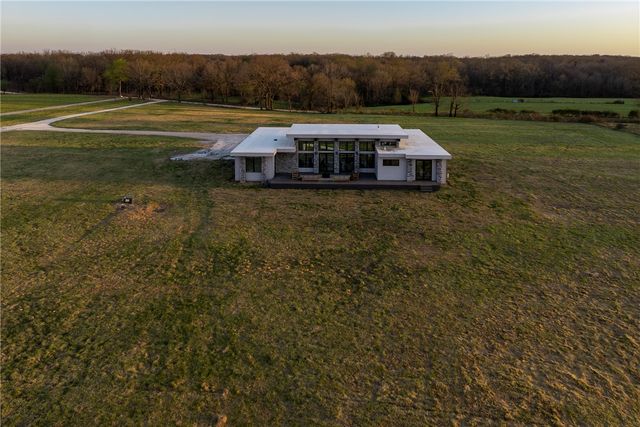 14338 Fruitwood Road, Gravette, AR 72736