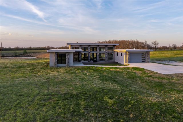 14338 Fruitwood Road, Gravette, AR 72736