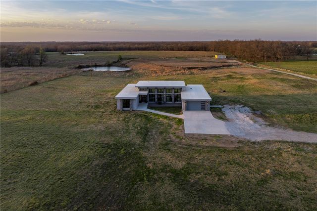 14338 Fruitwood Road, Gravette, AR 72736