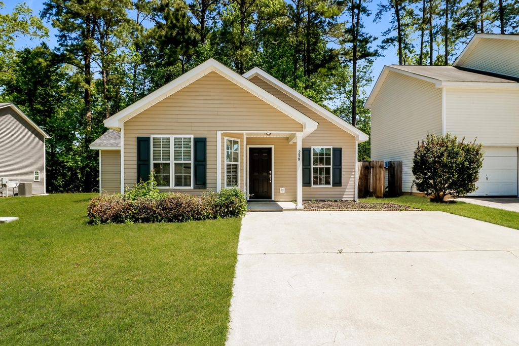 258 Trickle Drive, Summerville, SC 29483