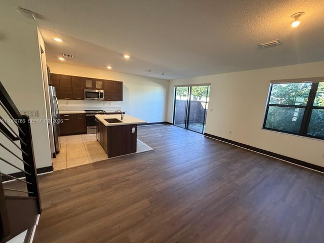 9143 NW 161st St 9143, Miami Lakes, FL 33018