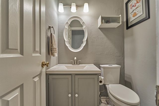 100 W Rainbow Ridge Circle, The Woodlands, TX 77381