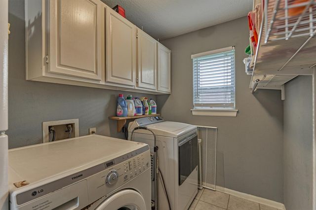 100 W Rainbow Ridge Circle, The Woodlands, TX 77381