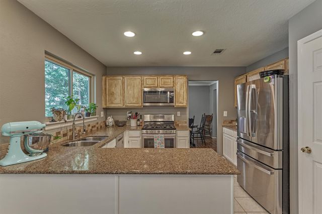 100 W Rainbow Ridge Circle, The Woodlands, TX 77381