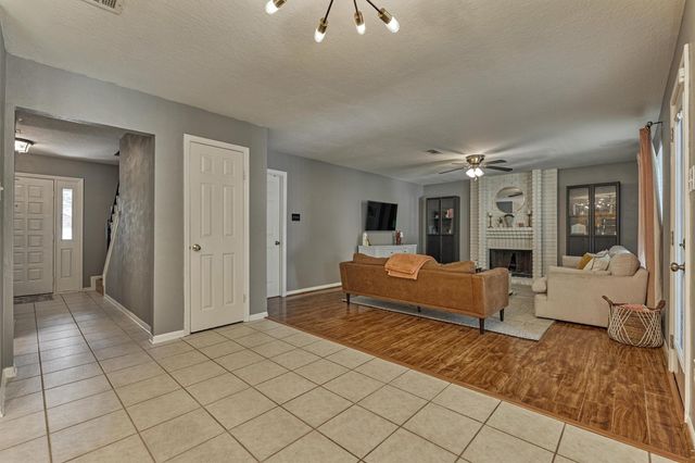 100 W Rainbow Ridge Circle, The Woodlands, TX 77381