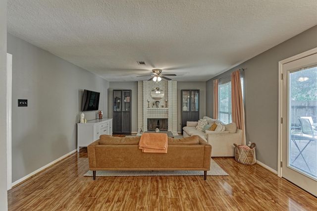 100 W Rainbow Ridge Circle, The Woodlands, TX 77381