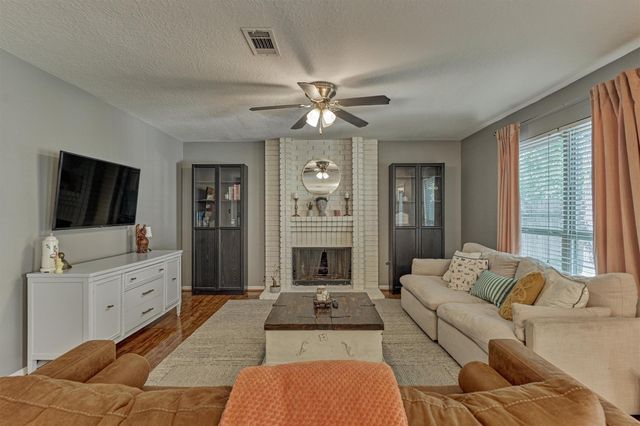 100 W Rainbow Ridge Circle, The Woodlands, TX 77381