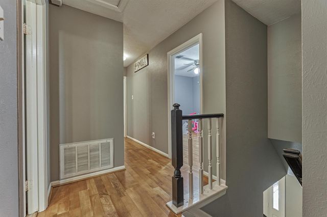 100 W Rainbow Ridge Circle, The Woodlands, TX 77381