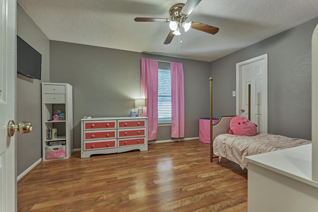 100 W Rainbow Ridge Circle, The Woodlands, TX 77381