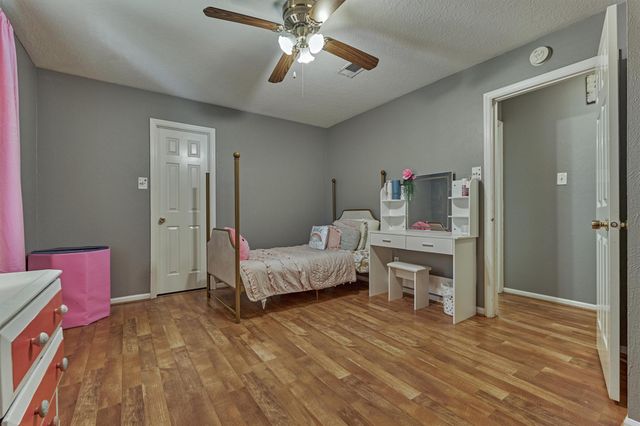 100 W Rainbow Ridge Circle, The Woodlands, TX 77381