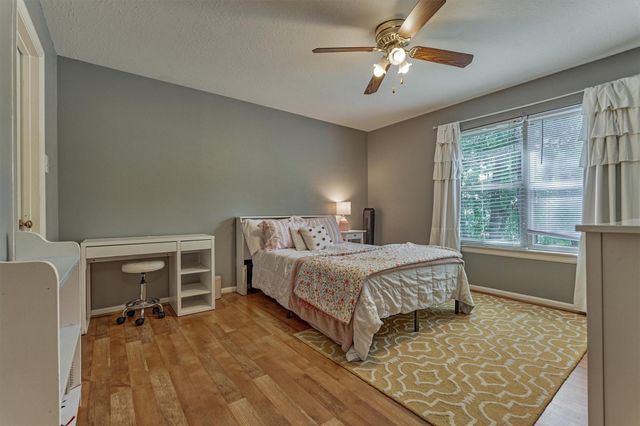 100 W Rainbow Ridge Circle, The Woodlands, TX 77381