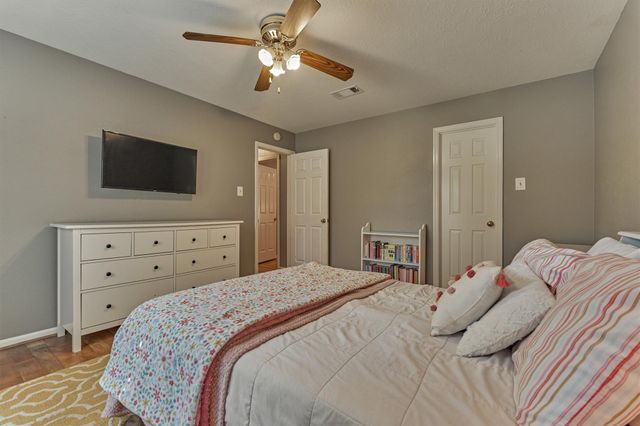 100 W Rainbow Ridge Circle, The Woodlands, TX 77381