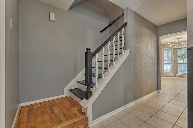 100 W Rainbow Ridge Circle, The Woodlands, TX 77381