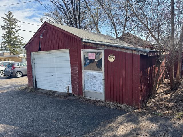 1211 Juno Avenue, Saint Paul, MN 55116