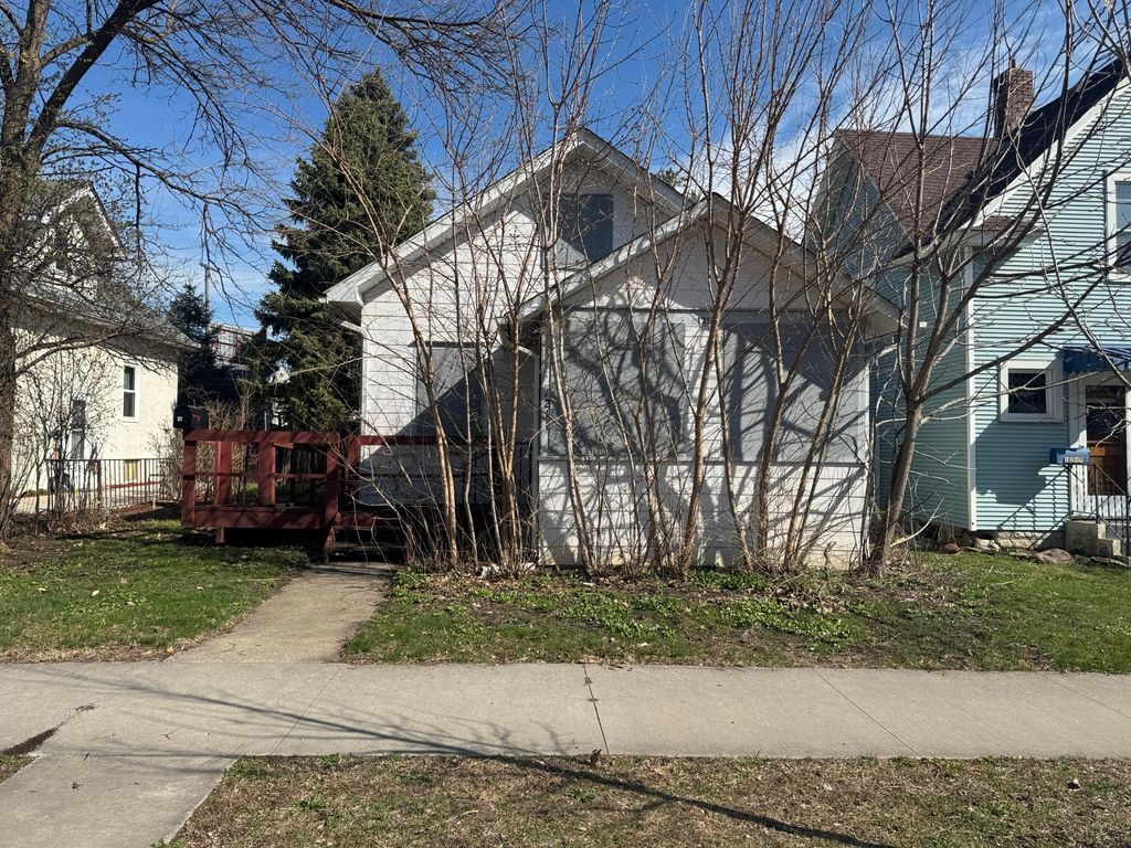1211 Juno Avenue, Saint Paul, MN 55116