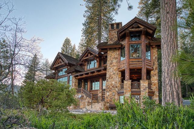44483 Lakeview Avenue, Shaver Lake, CA 93664