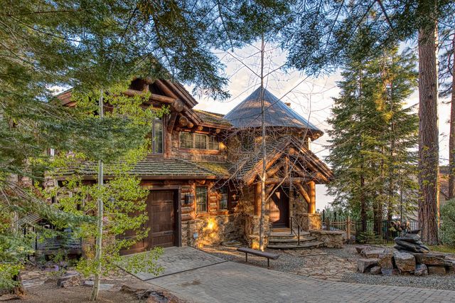 44483 Lakeview Avenue, Shaver Lake, CA 93664