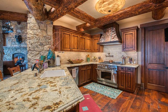 44483 Lakeview Avenue, Shaver Lake, CA 93664