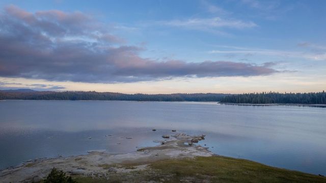 44483 Lakeview Avenue, Shaver Lake, CA 93664