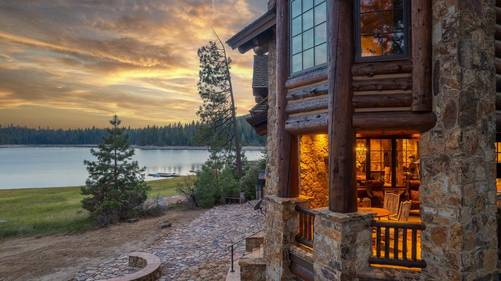 Image 10 of property listing at 44483 Lakeview Avenue, Shaver Lake, CA 93664