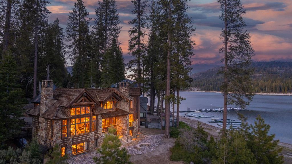 Image 11 of property listing at 44483 Lakeview Avenue, Shaver Lake, CA 93664