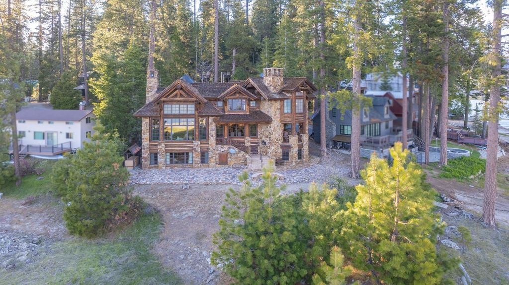 Image 15 of property listing at 44483 Lakeview Avenue, Shaver Lake, CA 93664