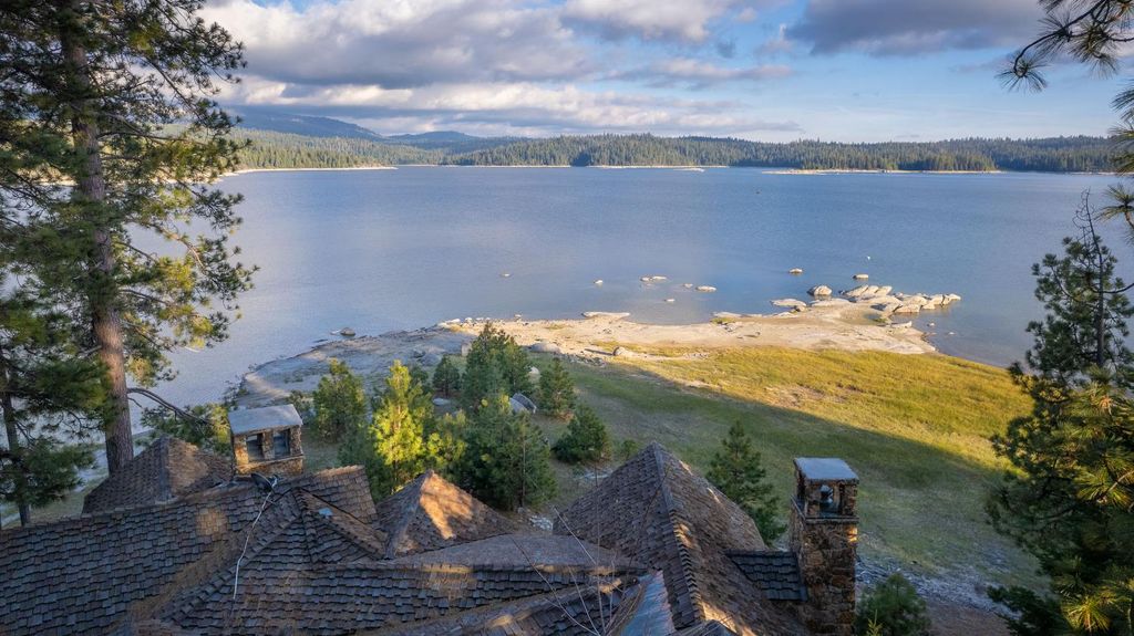 Image 19 of property listing at 44483 Lakeview Avenue, Shaver Lake, CA 93664