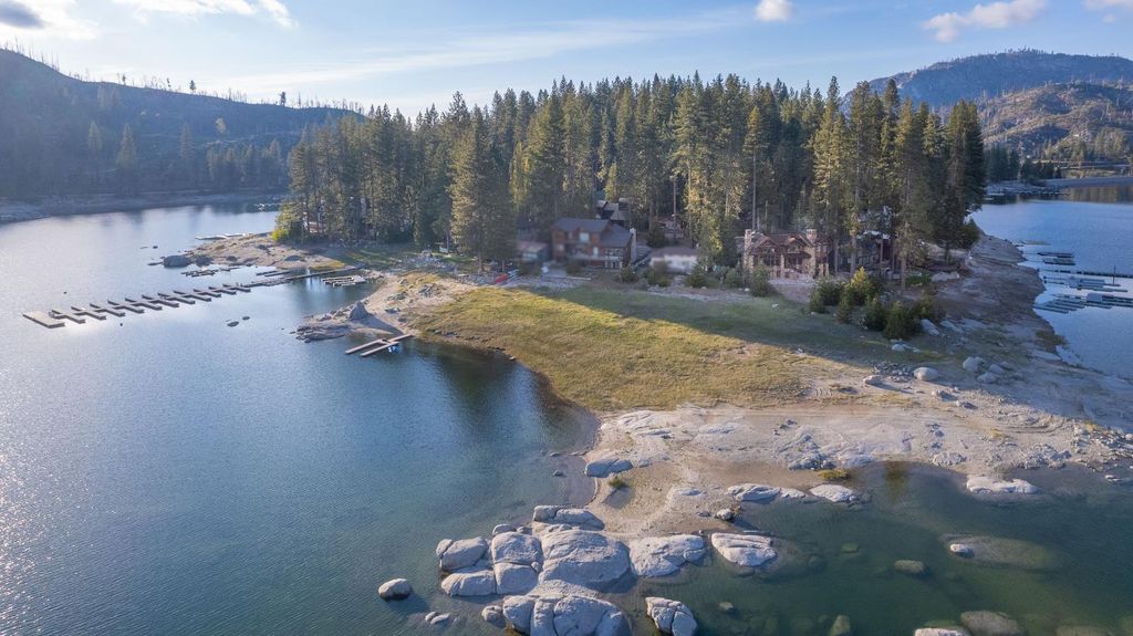 Image 20 of property listing at 44483 Lakeview Avenue, Shaver Lake, CA 93664
