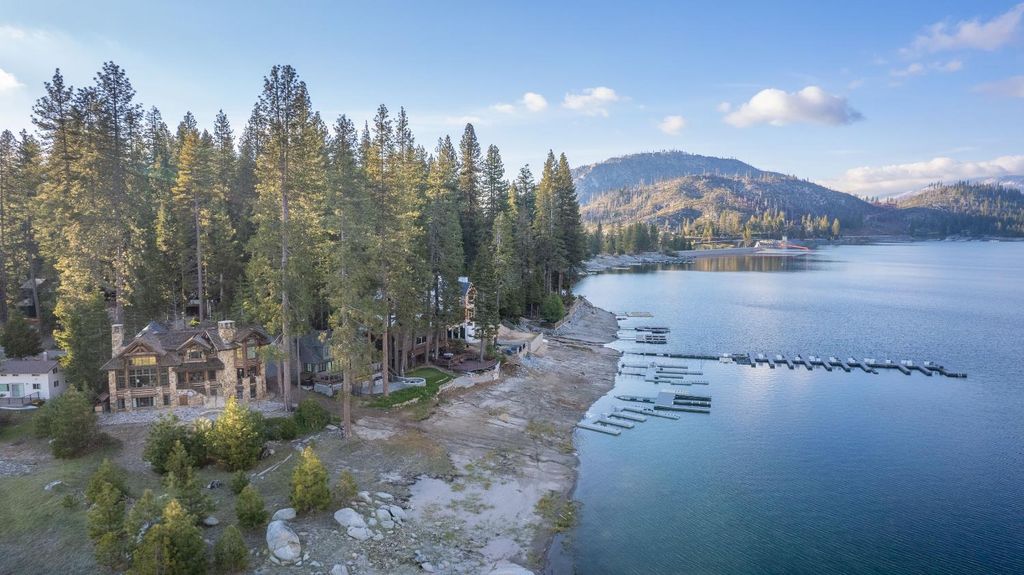 Image 21 of property listing at 44483 Lakeview Avenue, Shaver Lake, CA 93664