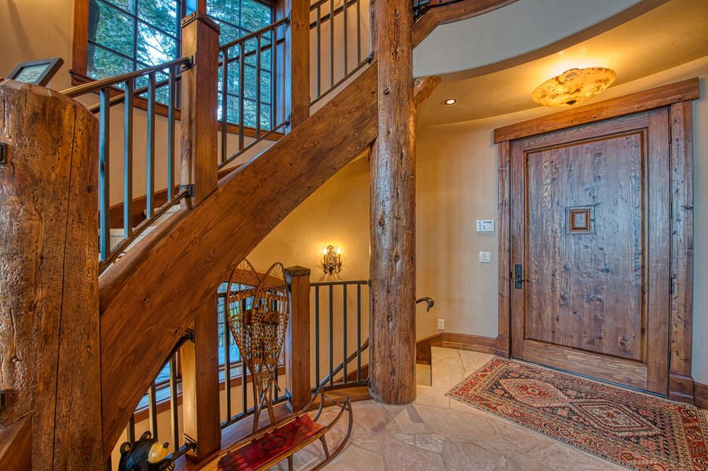 Image 31 of property listing at 44483 Lakeview Avenue, Shaver Lake, CA 93664
