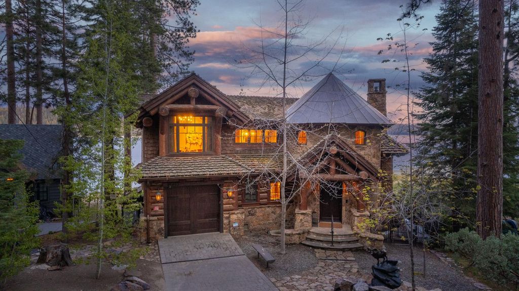 Image 4 of property listing at 44483 Lakeview Avenue, Shaver Lake, CA 93664