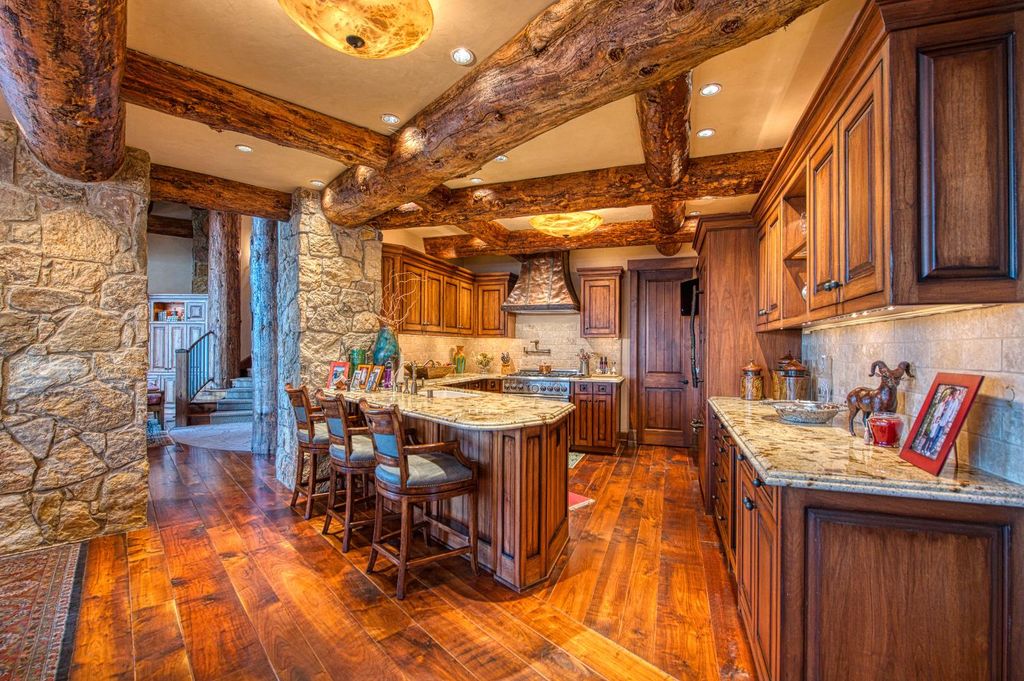 Image 42 of property listing at 44483 Lakeview Avenue, Shaver Lake, CA 93664