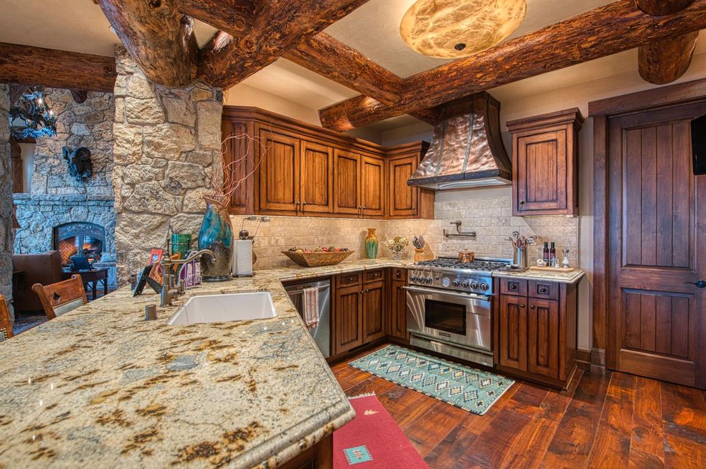 Image 43 of property listing at 44483 Lakeview Avenue, Shaver Lake, CA 93664