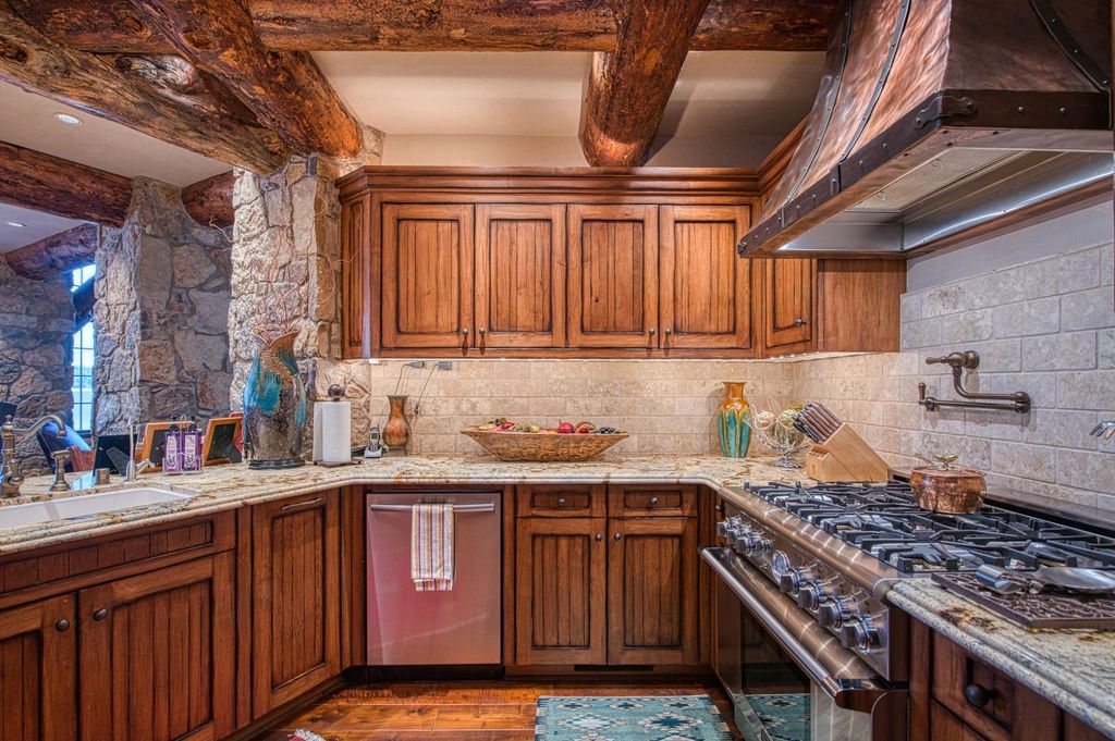 Image 44 of property listing at 44483 Lakeview Avenue, Shaver Lake, CA 93664