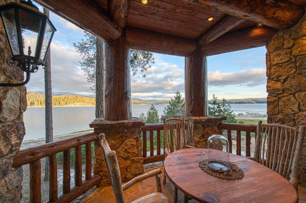 Image 49 of property listing at 44483 Lakeview Avenue, Shaver Lake, CA 93664