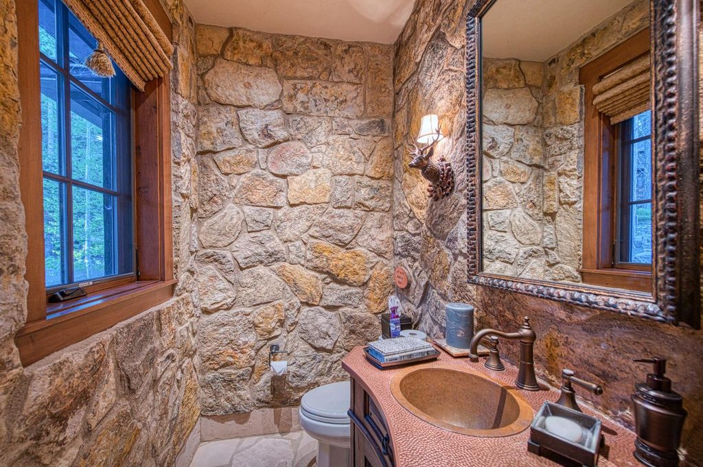 Image 51 of property listing at 44483 Lakeview Avenue, Shaver Lake, CA 93664