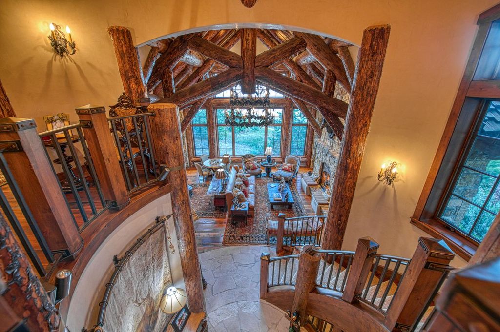 Image 54 of property listing at 44483 Lakeview Avenue, Shaver Lake, CA 93664
