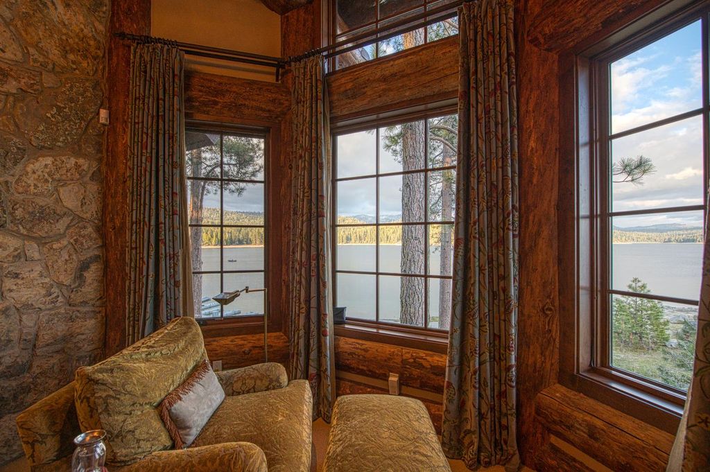 Image 58 of property listing at 44483 Lakeview Avenue, Shaver Lake, CA 93664
