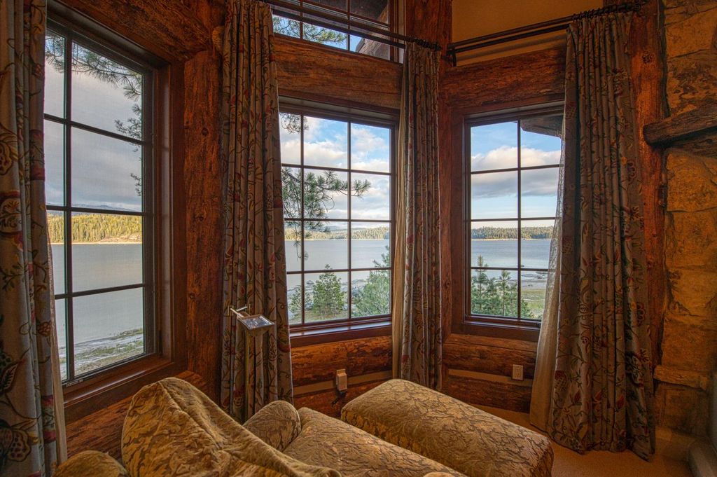 Image 59 of property listing at 44483 Lakeview Avenue, Shaver Lake, CA 93664