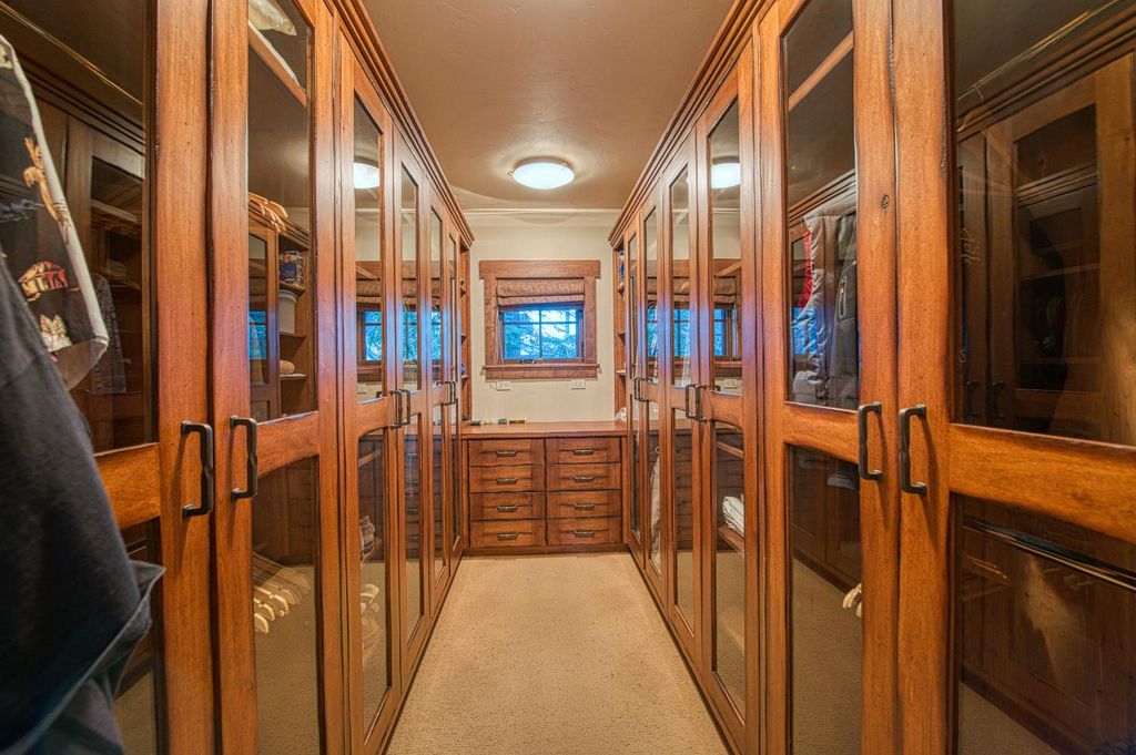 Image 61 of property listing at 44483 Lakeview Avenue, Shaver Lake, CA 93664
