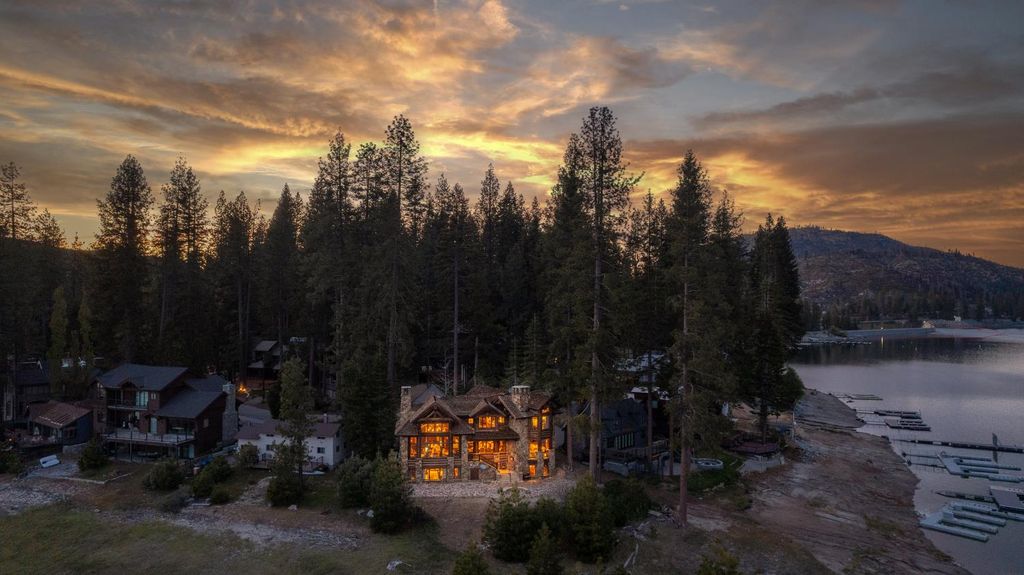 Image 7 of property listing at 44483 Lakeview Avenue, Shaver Lake, CA 93664