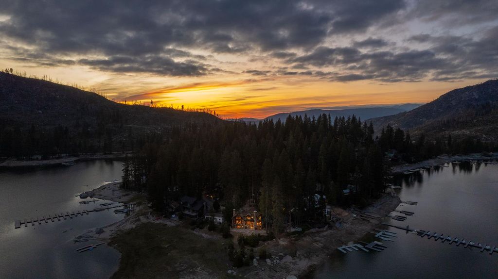 Image 8 of property listing at 44483 Lakeview Avenue, Shaver Lake, CA 93664