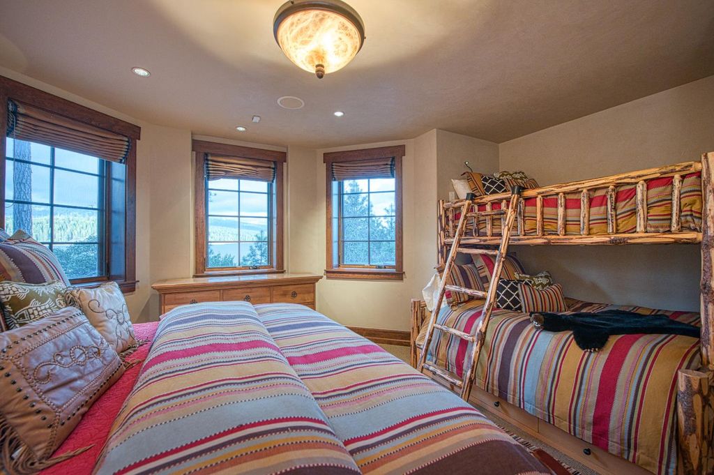 Image 85 of property listing at 44483 Lakeview Avenue, Shaver Lake, CA 93664