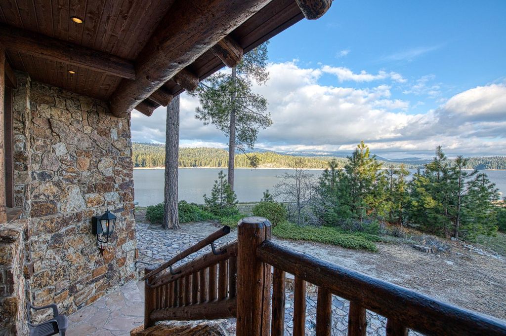 Image 89 of property listing at 44483 Lakeview Avenue, Shaver Lake, CA 93664